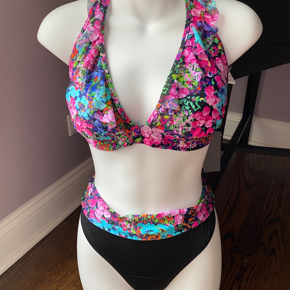 NWT Kenneth Cole 2-piece Halter/Hipster Bikini SET